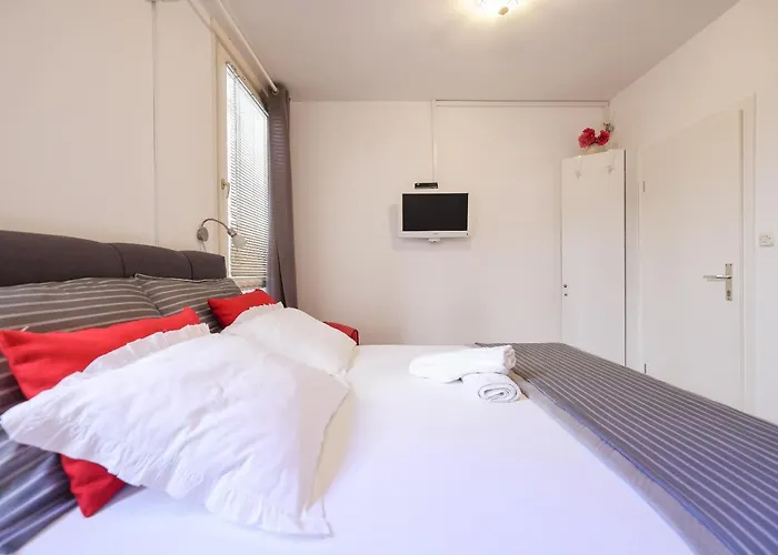 Апартаменти Sea Organ 2 *